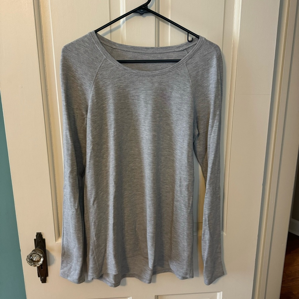 Lululemon gray long sleeve top size 6